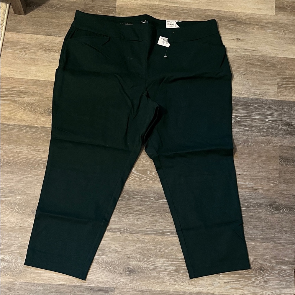 Forest Green Stretch Pull-On Cropped Pants